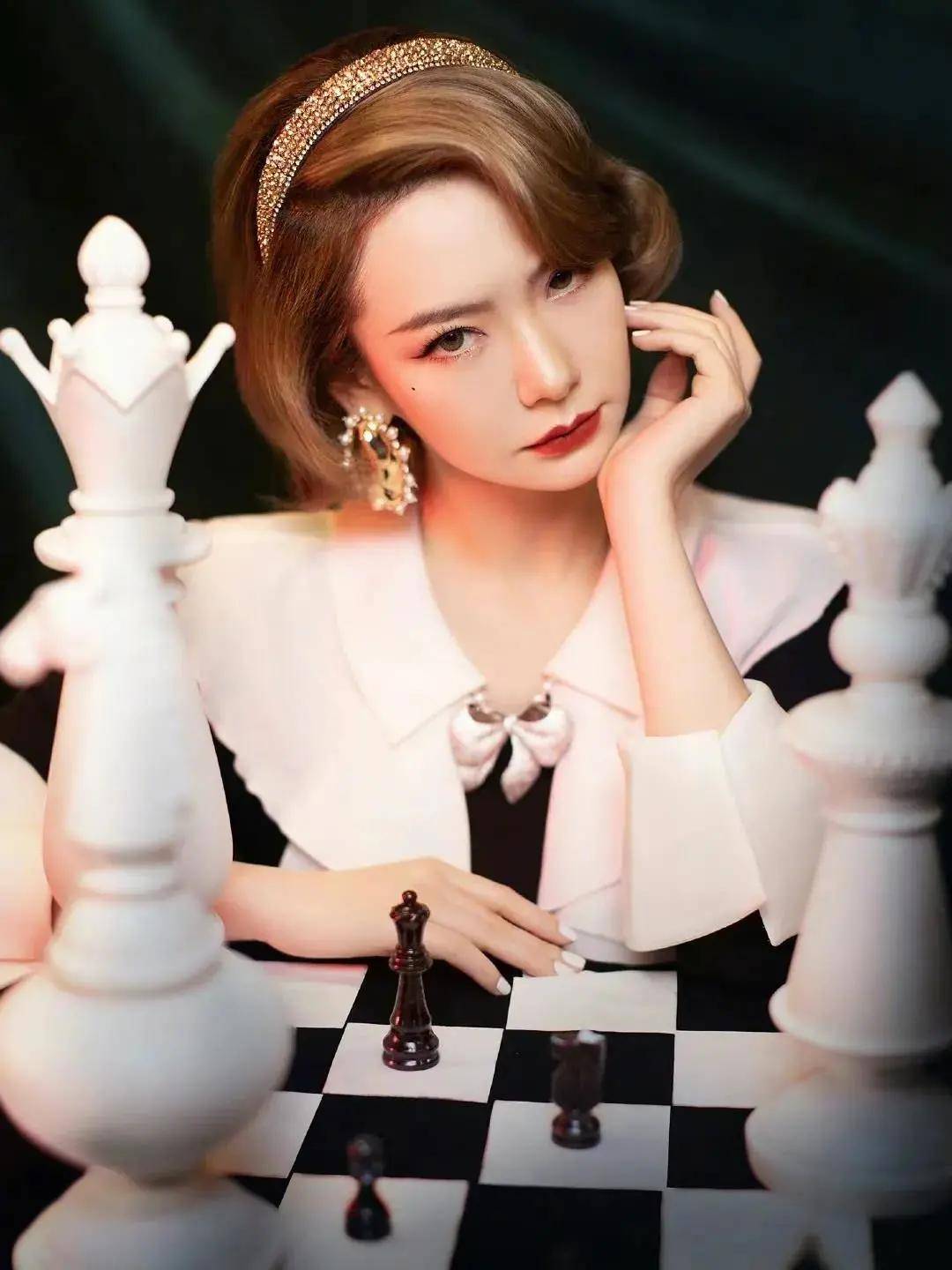 白女士 时尚圈都要被它“格式化”？女明星大型撞衫现场！