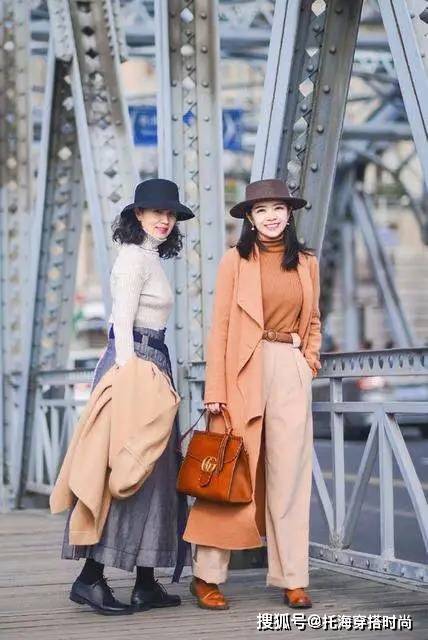 整体 三木和三木妈妈的秋冬气质穿搭,每一套都值得借鉴,时髦优雅大方