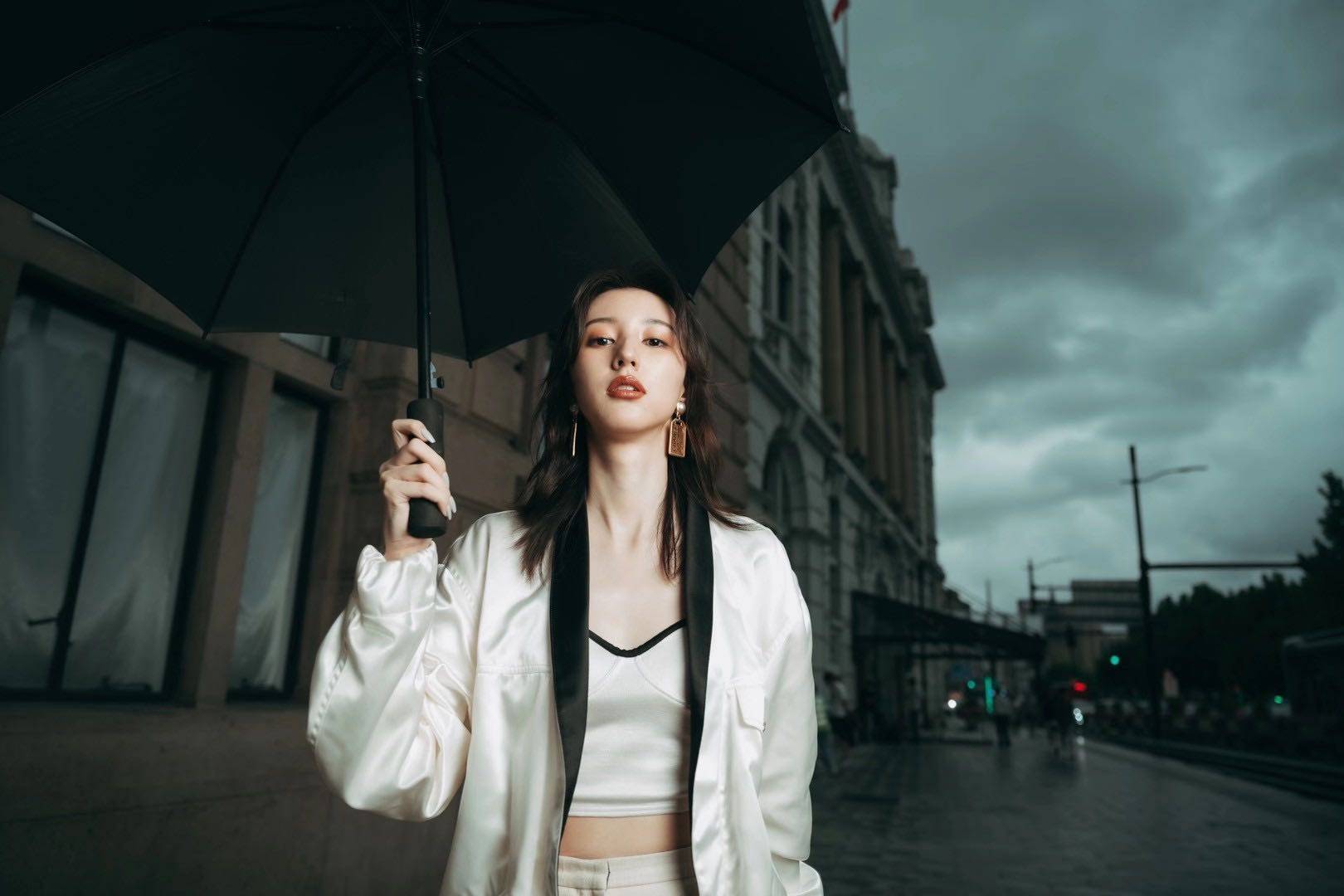 王悦伊 王悦伊｜让别出心裁的穿搭治愈自己