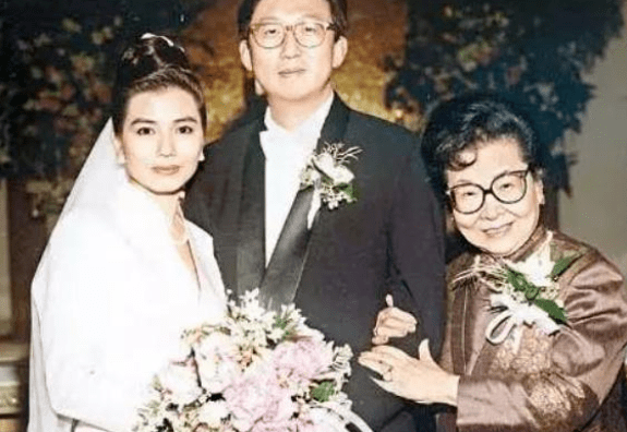 生活十大风情美人今昔颜值对比，有人颜垮了，有人优雅老去，差距真大