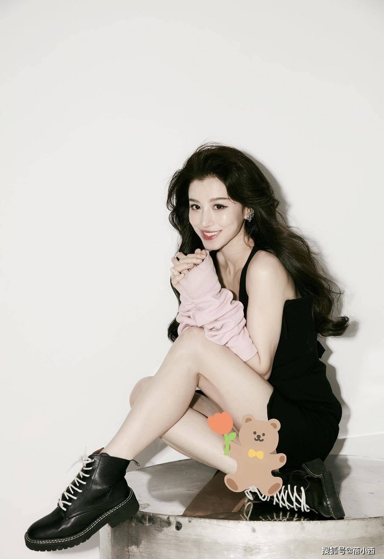 好身材 刘翔前妻葛天越来越美,穿豆沙粉蛋糕裙亮相活动,长卷发优雅洋气