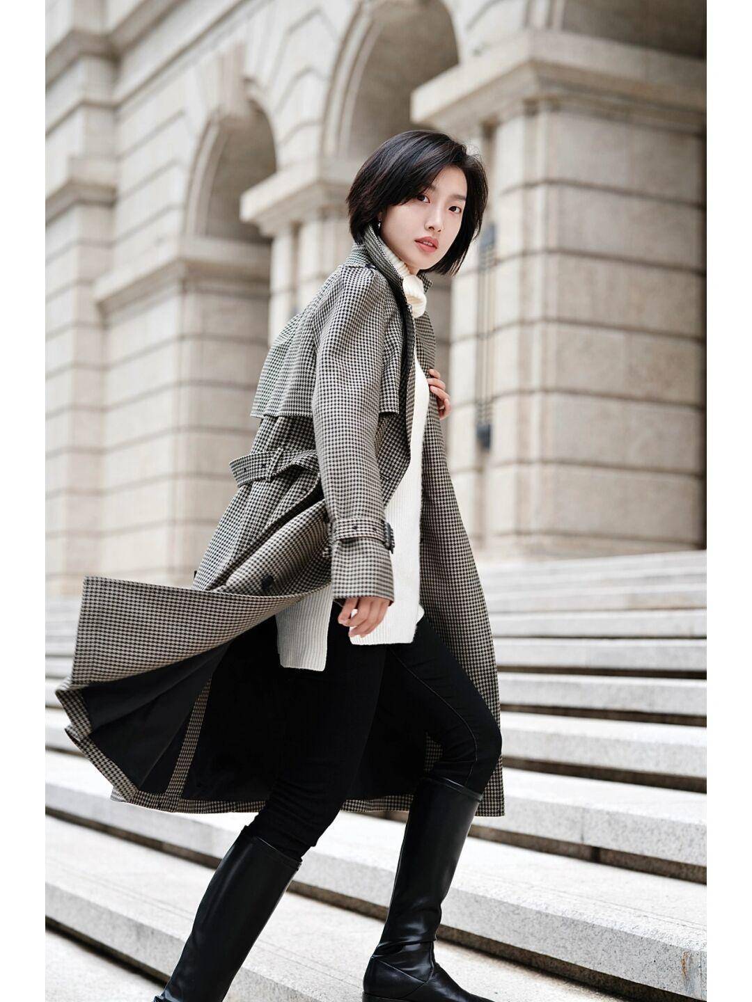 长度 秋冬季保暖衣别乱选,穿这几套大衣和羽绒服就够了,减龄又时尚