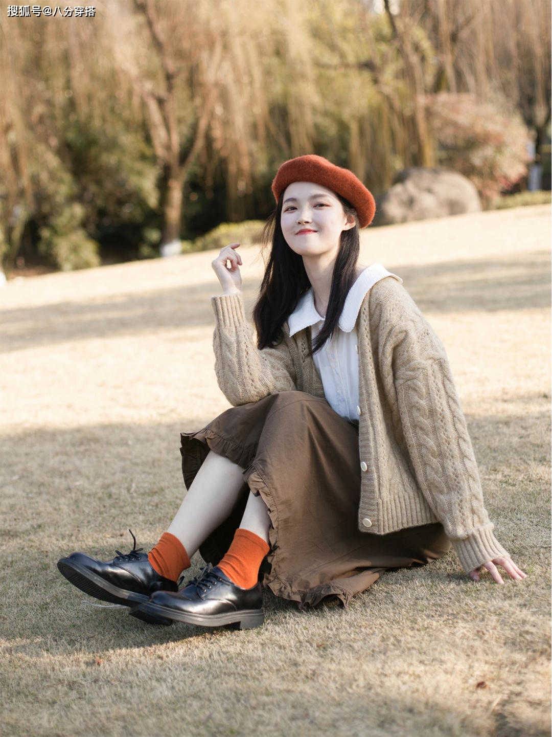 设计 别再选圆领毛衣做内衬了！冬天选“它”才最时髦，保暖又精致
