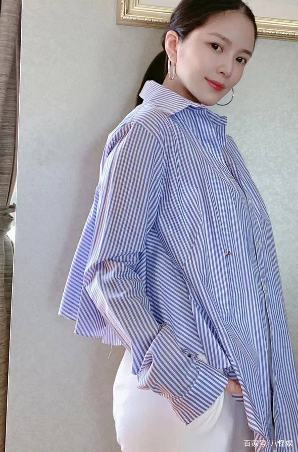 老公 王灿晒杜淳视角美照,产后两个月瘦回巅峰,穿露脐装自信秀小蛮腰