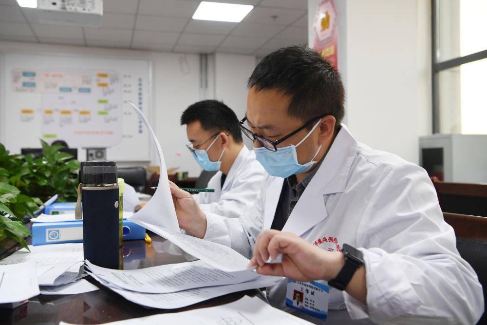 疫情|与病毒争分夺秒——抗疫一线的“病毒侦探”