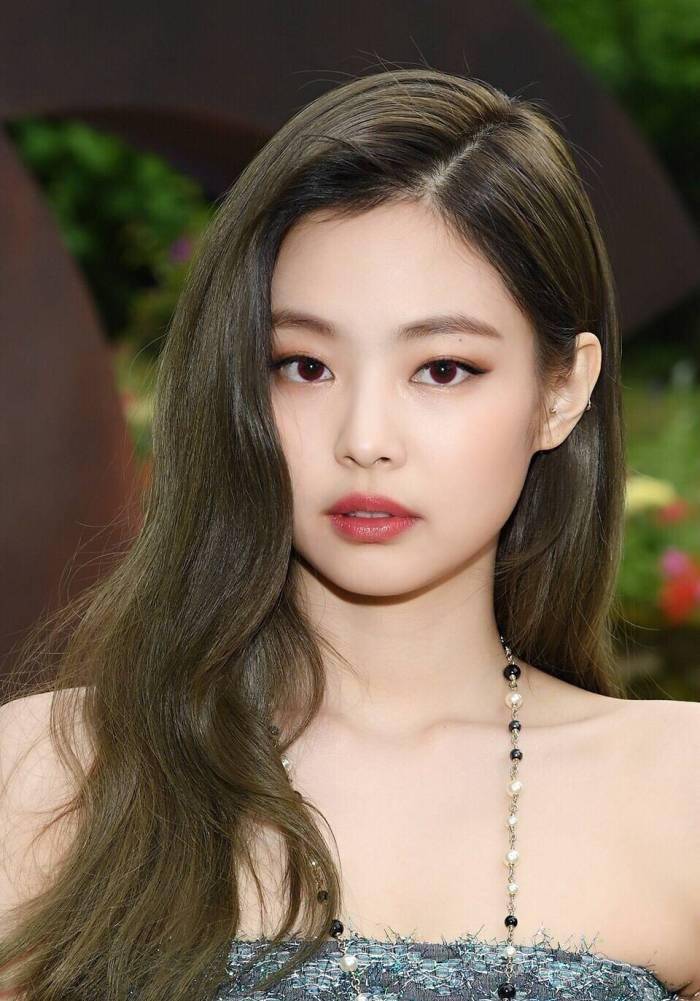 人间“人间香奈儿”Jennie的变美秘密