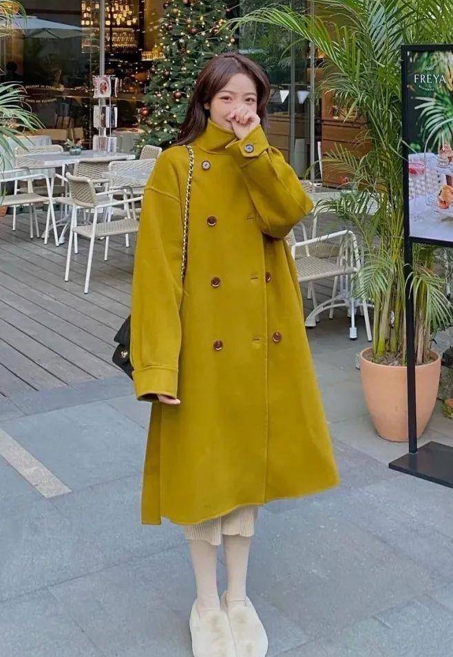 显得 秋冬必备的4条厚裙子！上身绝美，太显瘦了！
