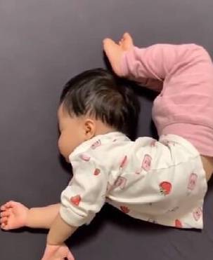 婴儿怎么练睡觉姿势 86cb5f6569934009a112153f0f6e462a.jpeg