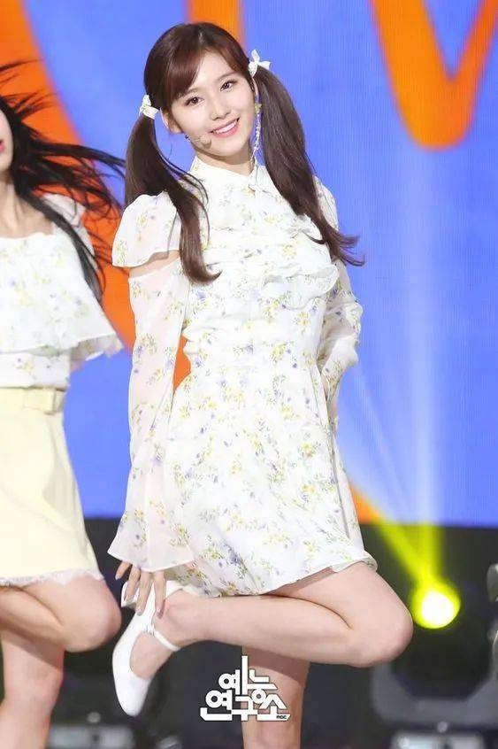 上半身 女星蒋欣瘦成Lisa 2.0？！到底什么情况呀…