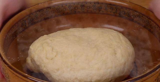 面团|孩子零食别再出去买了，1碗面粉2个鸡蛋，上桌一口一个，特简单