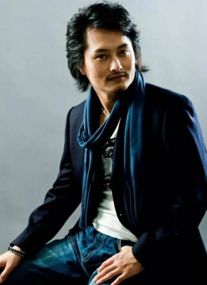 女神|好歌手云飞:6登央视春晚,娶“古典女神”美娇妻,为人低调朴素