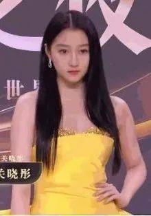上半身 女星蒋欣瘦成Lisa 2.0？！到底什么情况呀…