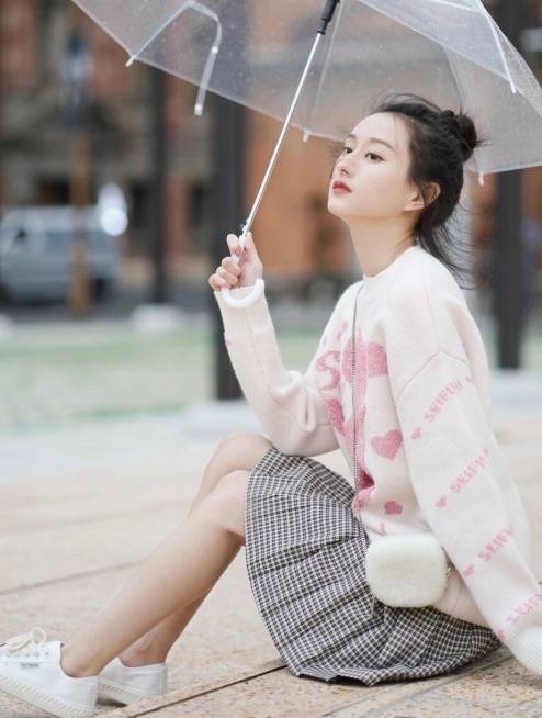 毛衣 秋冬穿毛衣,尽量搭配半身裙,优雅时髦显气质,时髦百搭不出错