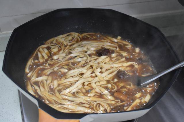 蔬菜|早餐给家人煮这碗面,荤素都有,好吃又解馋,工作量再大也不会饿