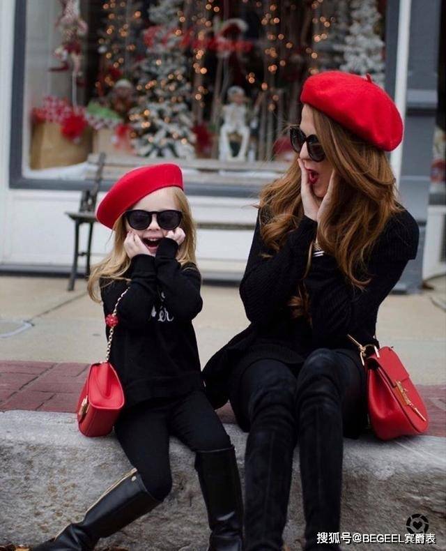 配饰 一身黑怎么穿更时髦?掌握这三个技巧,美得成熟又稳重