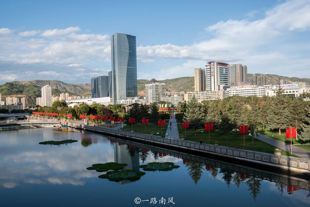 交通|西宁市真的落后吗？实地旅游才知道繁华摩登，景色还很美