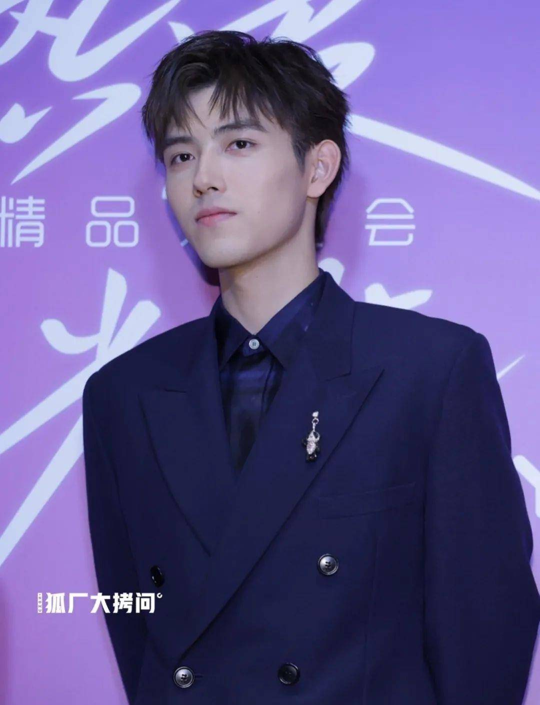 金发抄袭Lisa“太妹头”的佟丽娅一夜刷爆几亿播放量？内娱女爱豆都看跪了！