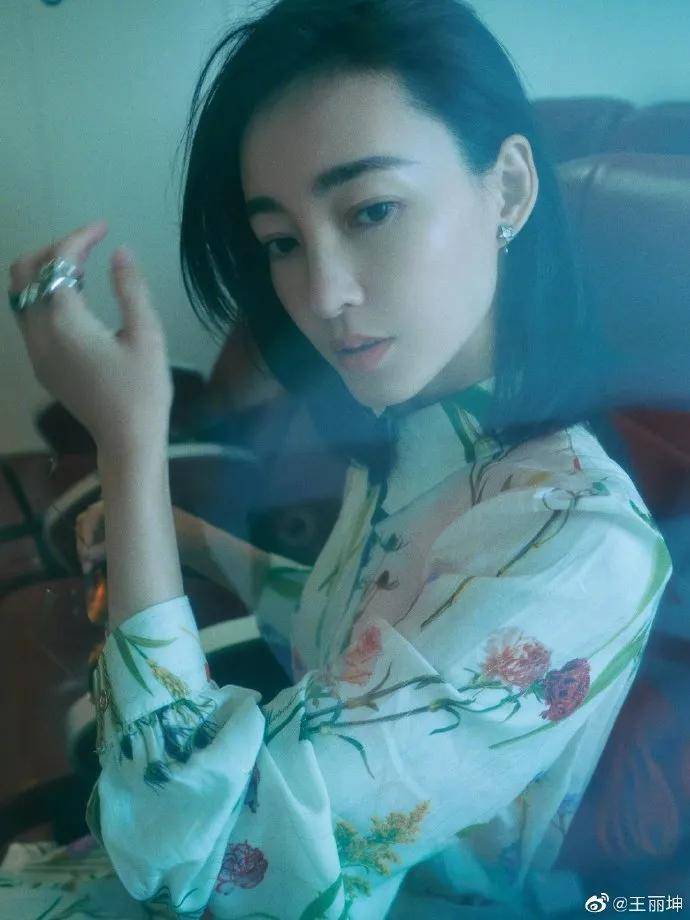 当红 女星王丽坤晒多组惊艳美图!雪肤玉貌太性感妩媚