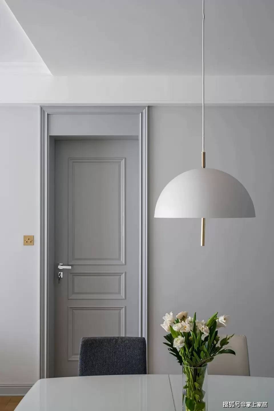 四,厨房厨房,蓝灰色橱柜门,少了一些油腻感.