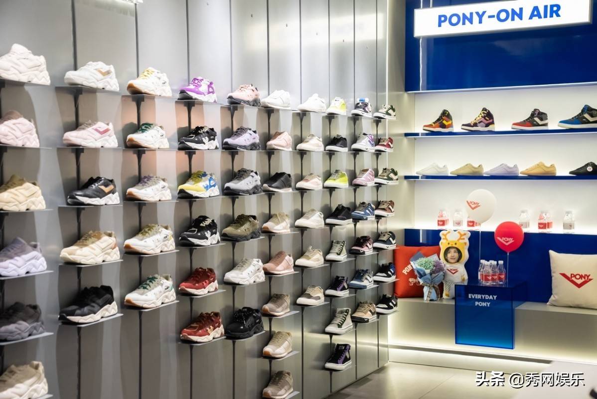 来福士 与PONY一起玩点没玩过的 品牌代言人白鹿现身上海助阵开业现场