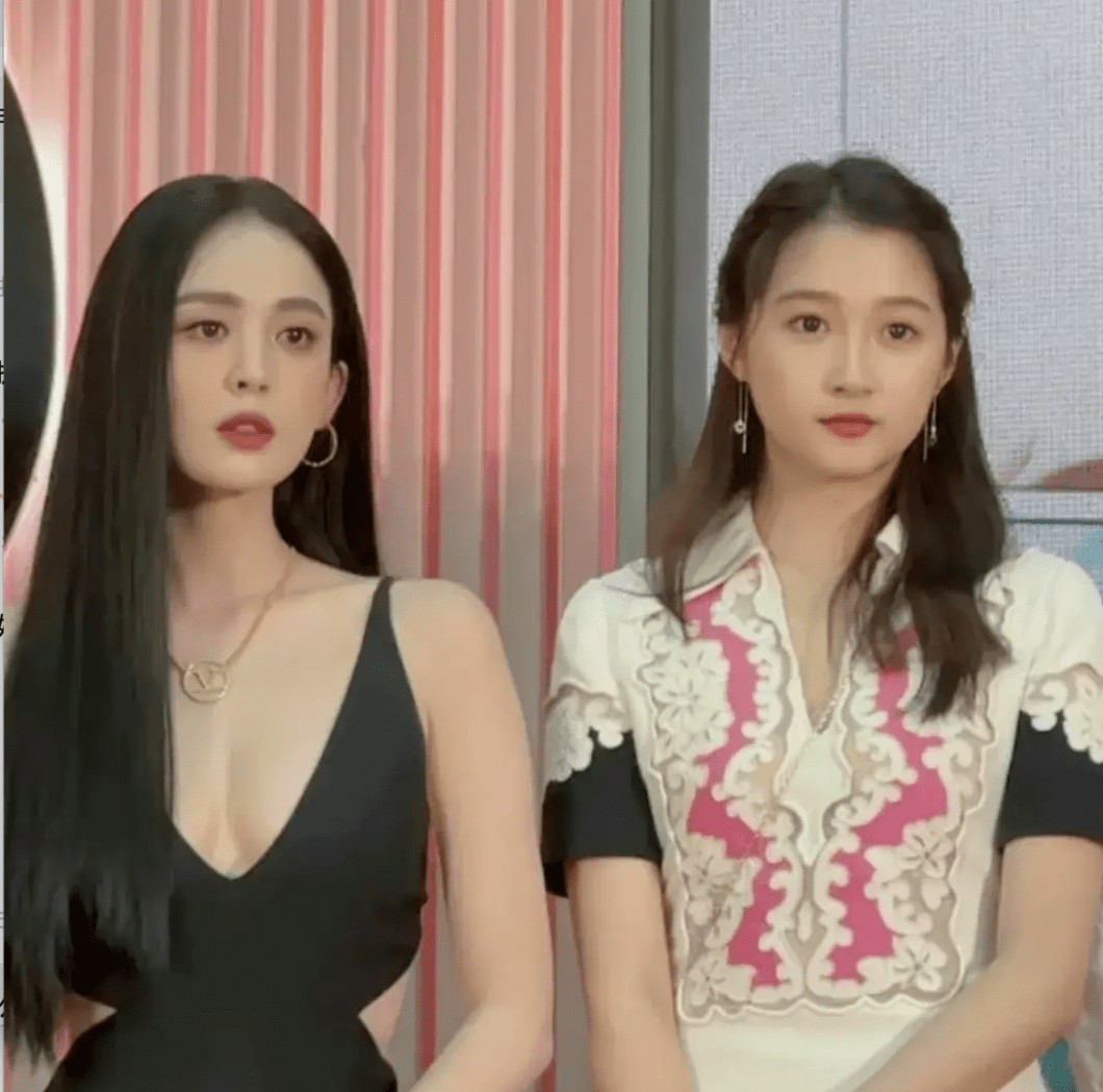 黑色关晓彤和娜扎同框，小5岁却被吊打，这些年她被造型师害苦了！