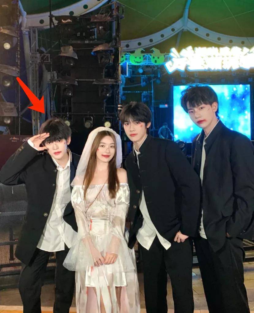 欢乐谷别当鬼了，抓他去出道吧…