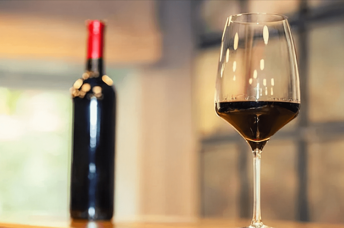 余味|红酒知识 | 品鉴红酒的八大讲究!