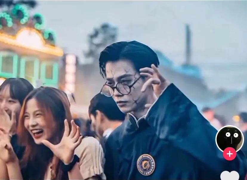 欢乐谷别当鬼了，抓他去出道吧…