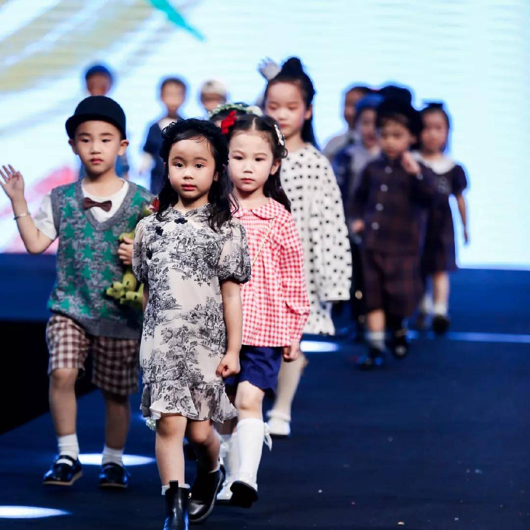 碰撞 上海少儿时尚周丨国潮与休闲碰撞的国民童装