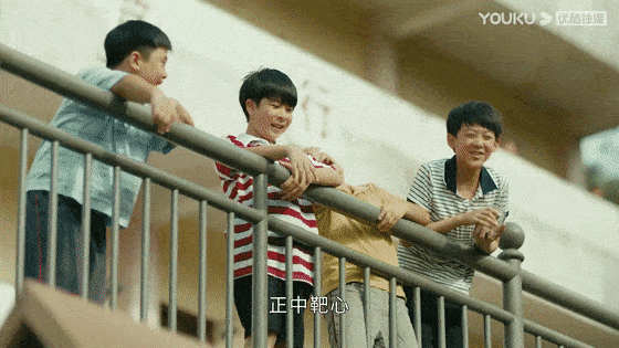 父亲|父母双亡、辍学、被卖、被骚扰……她的逆袭路究竟有多精彩？