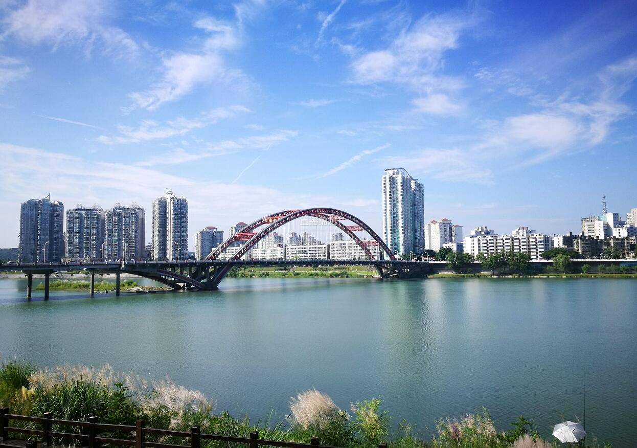 作为绵阳主城区,涪城区提出,将全面深入贯彻落实市第八次党代会精神