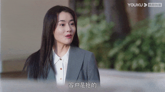 父亲|父母双亡、辍学、被卖、被骚扰……她的逆袭路究竟有多精彩？