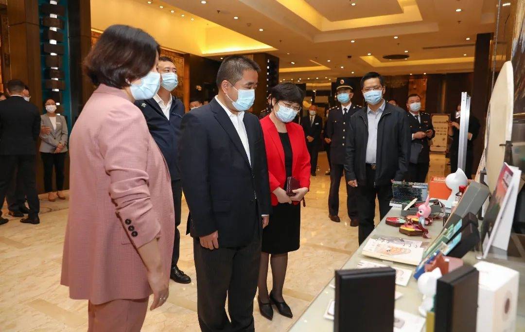 钟晓咏:全力以赴,细致周密做好进博会城区服务保障工作_徐汇