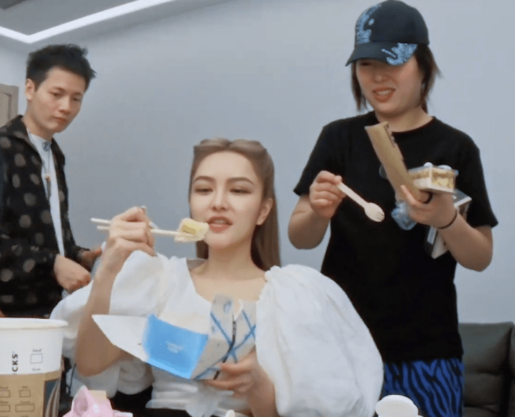 富二代|周扬青扬言要给陈瑞丰投资，是秀优越感还是让男方难堪？