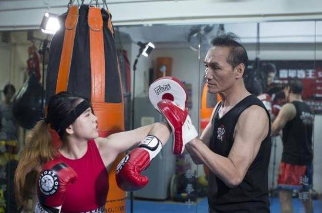 黄浩然|他曾进军好莱坞更“挑战”林峰,如今兼职当司机和老中医