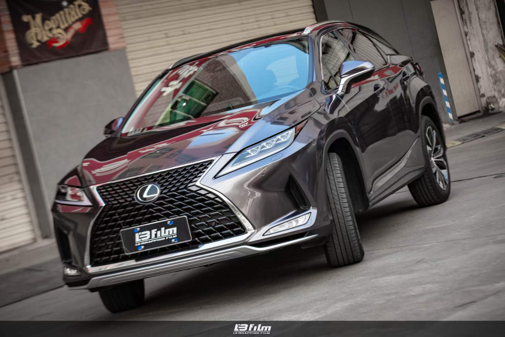 雷克萨斯rx300汽车lb改色膜超亮金属深邃灰