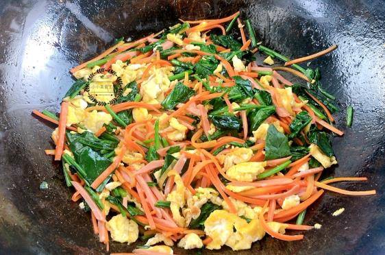 饺子皮|大雪后，家人迷上这早餐，5分钟蒸一锅，营养好消化，解馋又顶饱