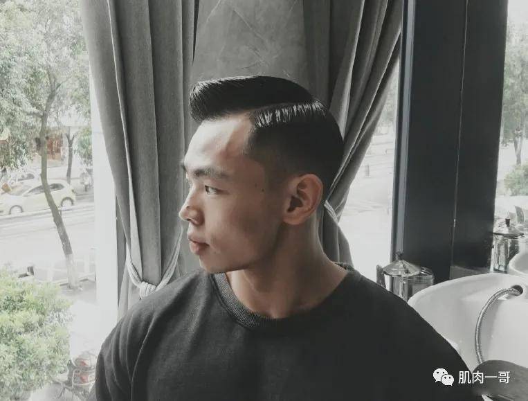肉体|四川筋肉教练浴室自拍照疯传，这肉体太可了