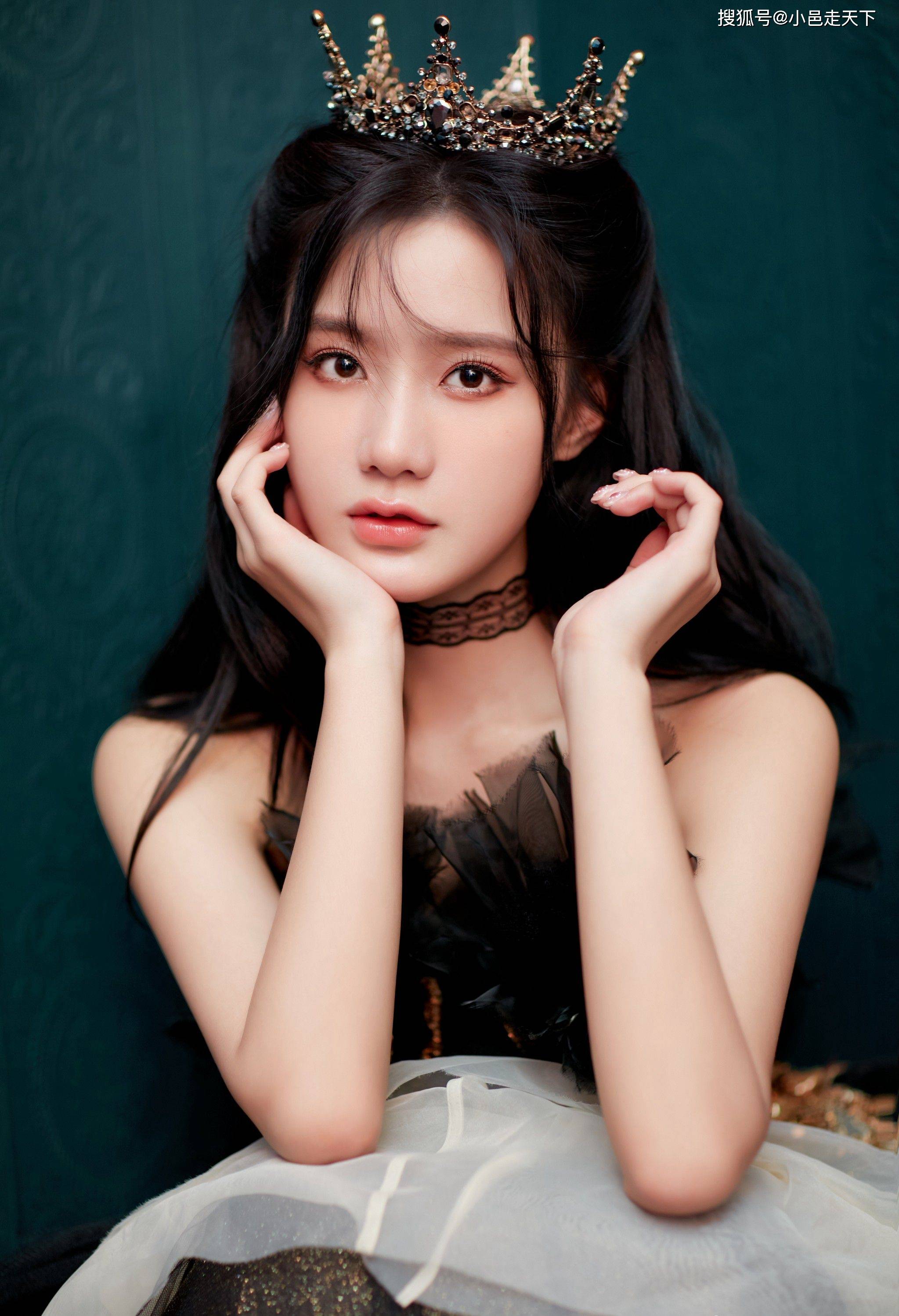 写真 陈意涵黑色系高贵优雅纯情写真