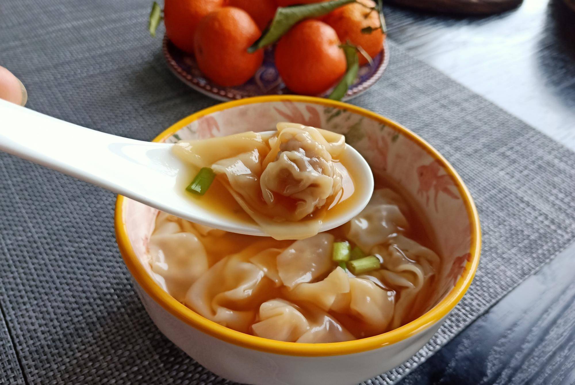 神兽|娘儿俩的早餐火了,不要低估神兽的胃口,满满一桌,转身就光盘