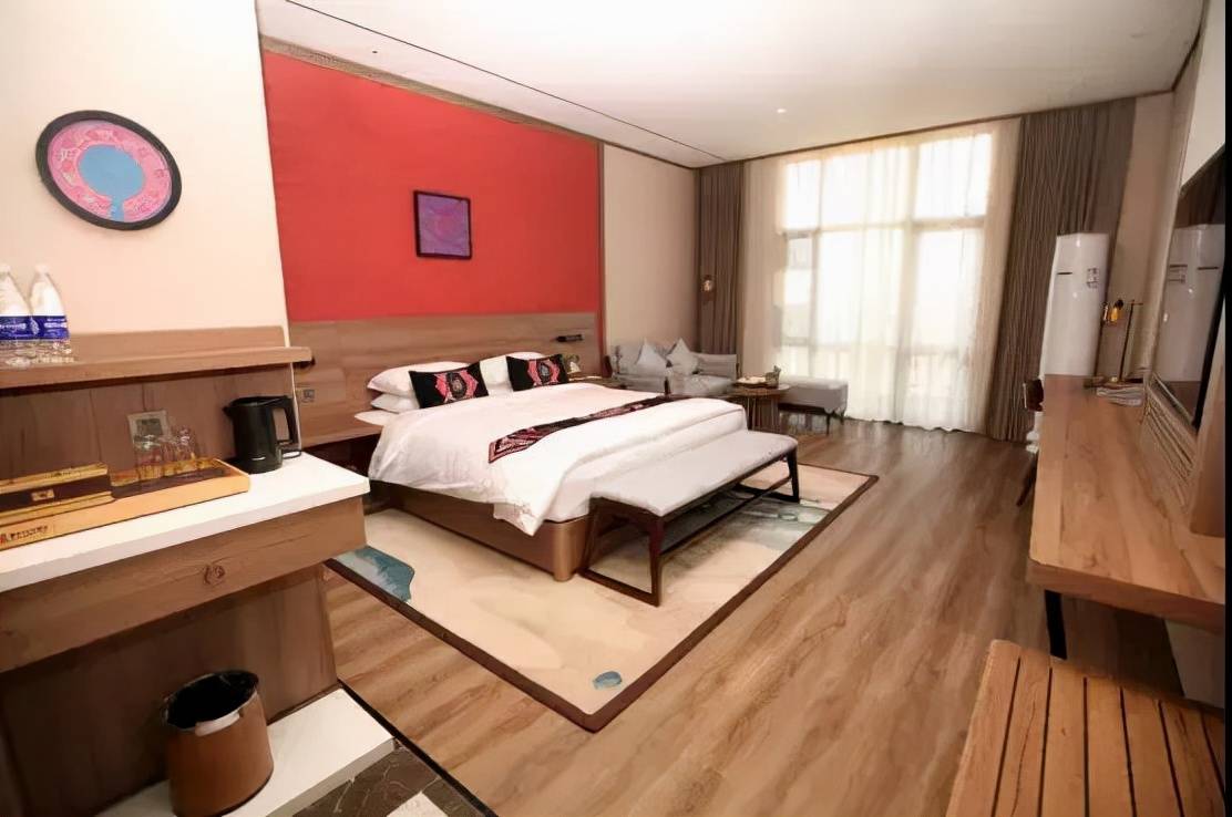 part 03轿子山大酒店优惠套餐二持景区年卡入住酒店者,按会员价298元