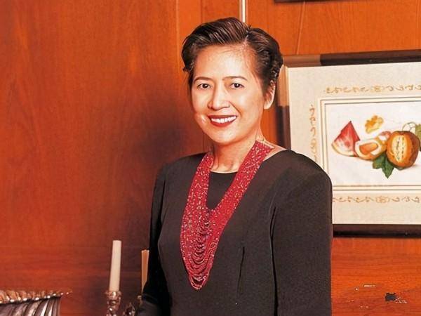 23岁嫁刘銮雄,49岁含恨去世,是他花钱搞不定的女人播报文章_妻子