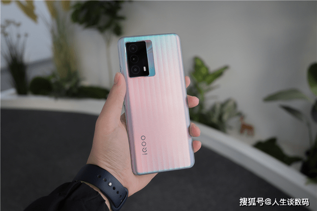 手机|“出差星人”的最佳选择？iQOO Z5的长续航能解决不少麻烦