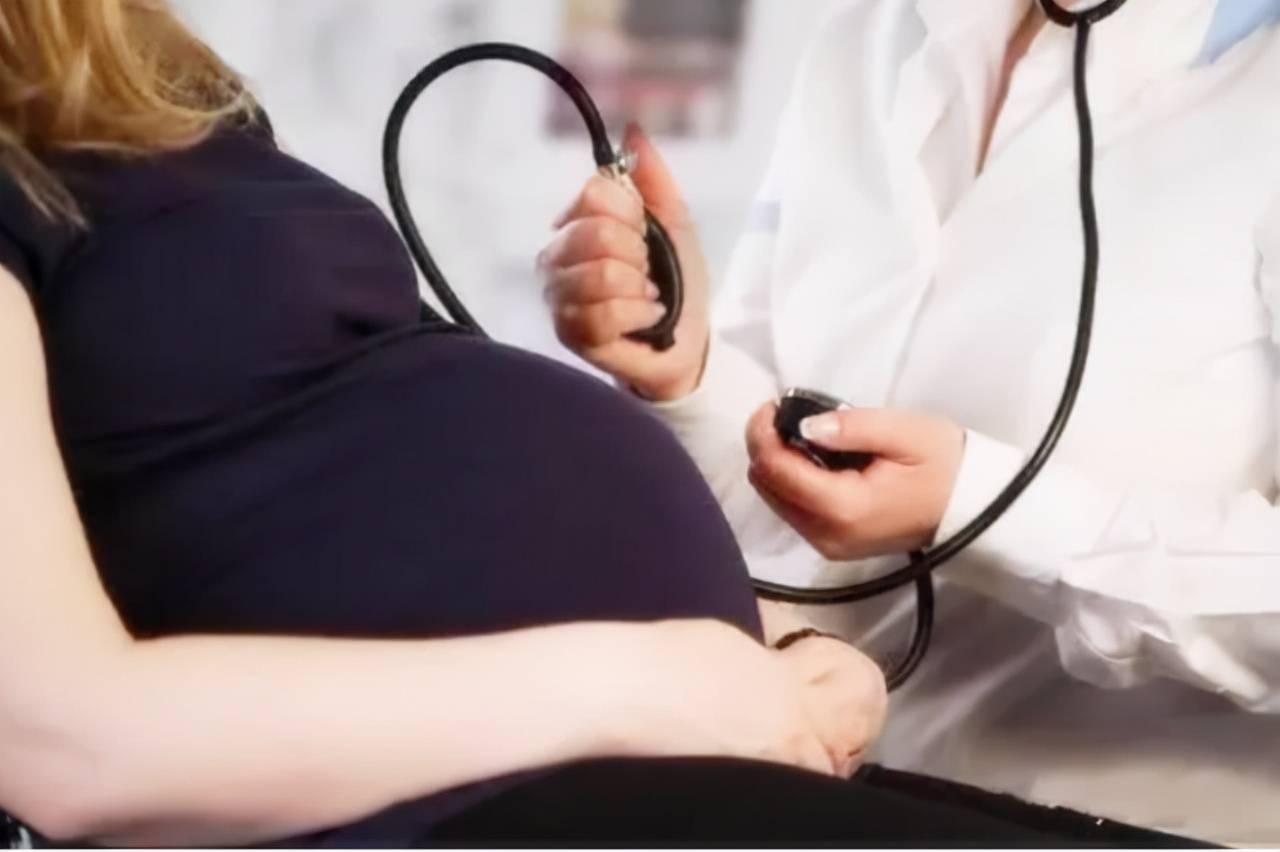 子宫|怀孕后一定要“左侧睡”？注意：这几类孕妇左侧睡，宝宝易缺氧！