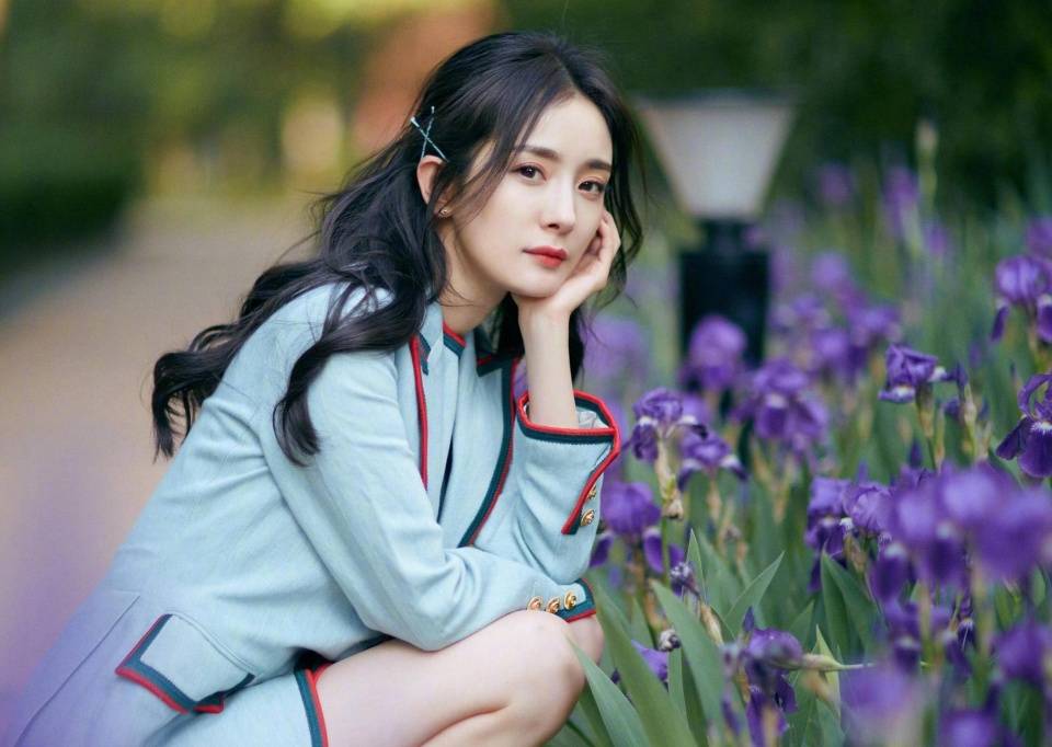 侵权 杨幂，把3分美的红裙，穿成了10分？马屁还有这么拍的吗？