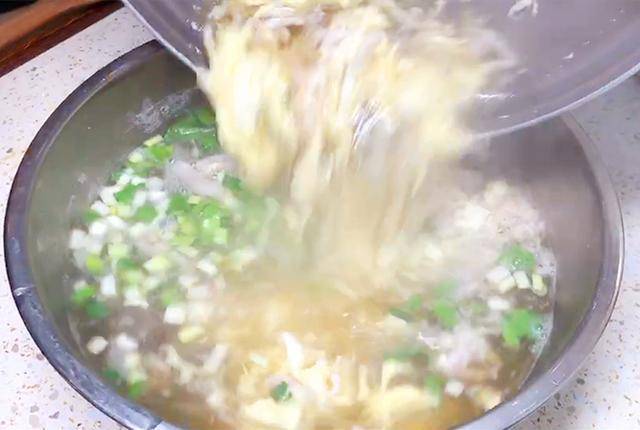 炸酱面|夏天要多吃面条,教你懒人做法,比炸酱面还好吃,上桌就扫光