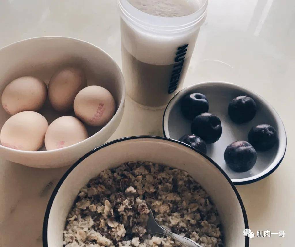 肉体|四川筋肉教练浴室自拍照疯传，这肉体太可了