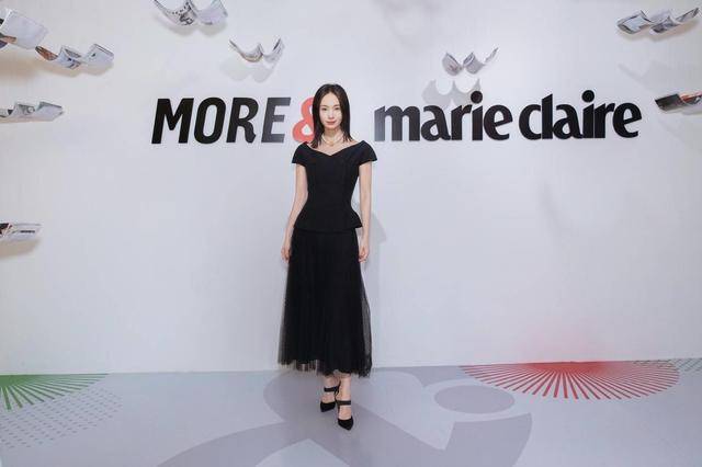 黑色 王子文个子不够比例强撑！穿黑色look外套个性酷炫，大长腿太抢镜