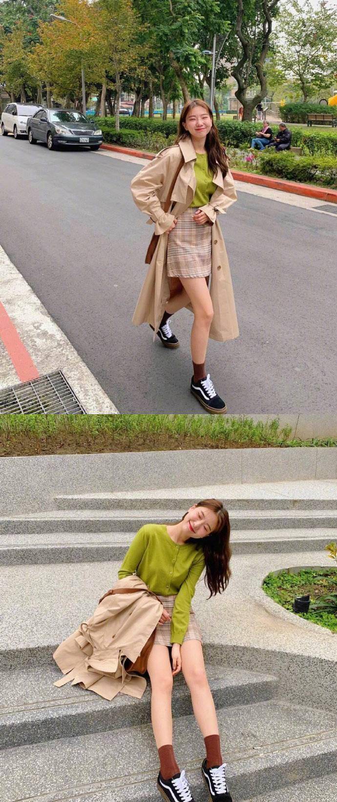 短裙 那些偶像剧中的甜美小姐姐是这样搭配的,短裙+帆布鞋,怎样都美