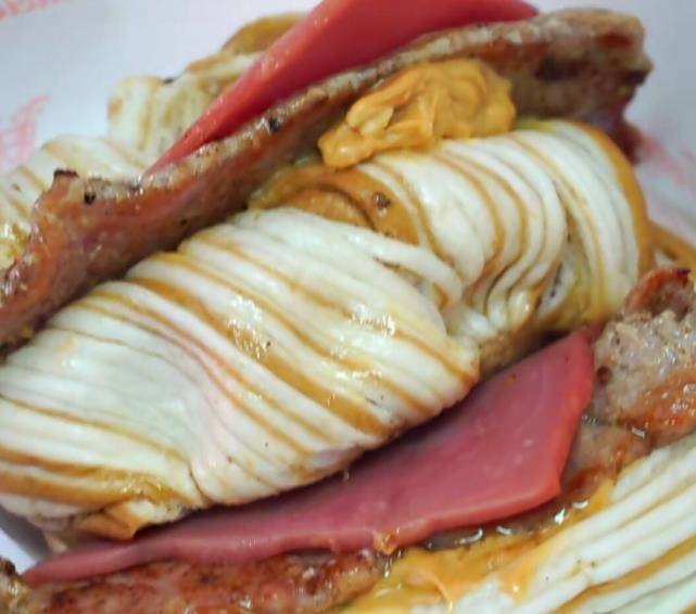 什么|台湾最诱人的早餐之一，海景馒头夹着猪排和鸡蛋，价格还很便宜